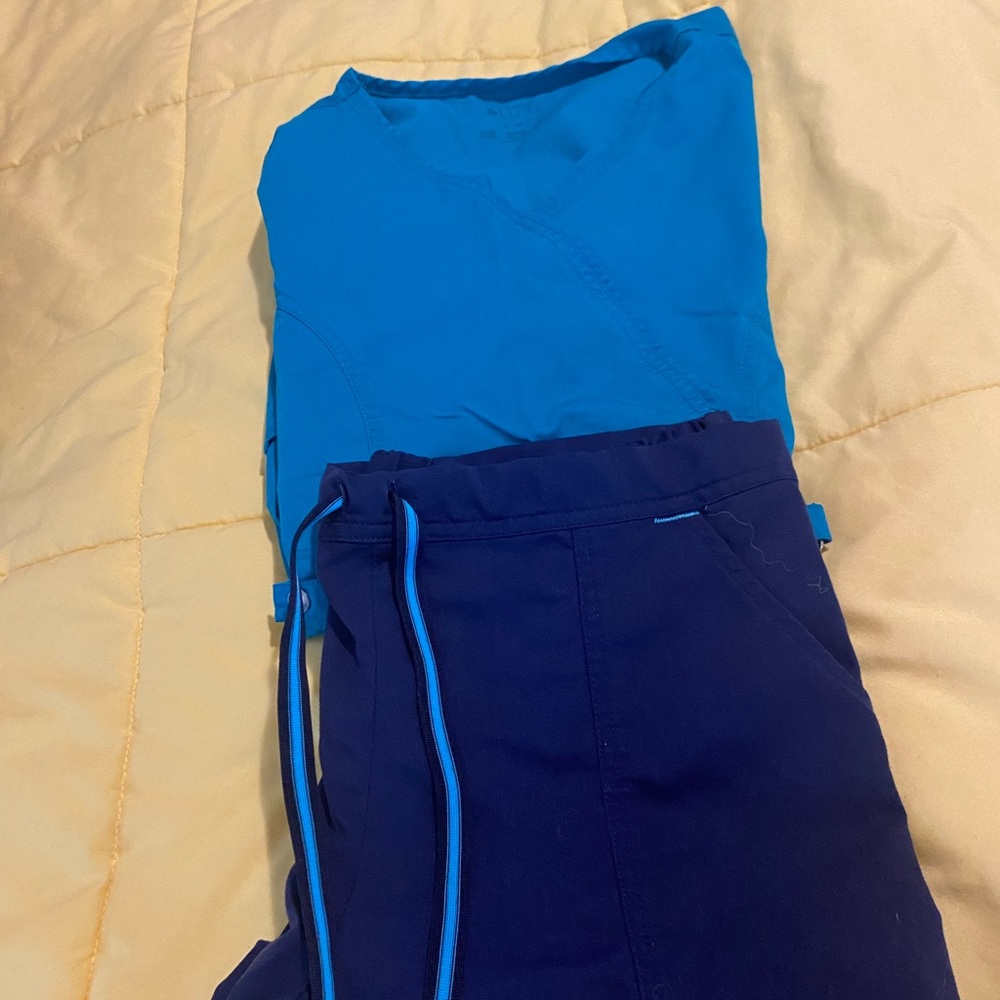 Scrubs Some Size Small Some Size Medium.. - image 4
